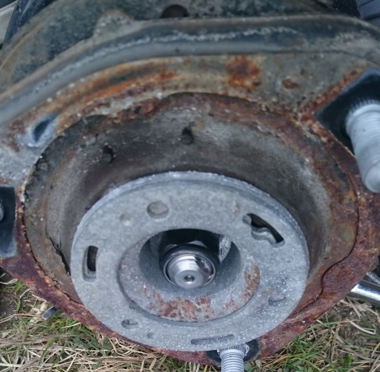 ショックアブソーバー交換